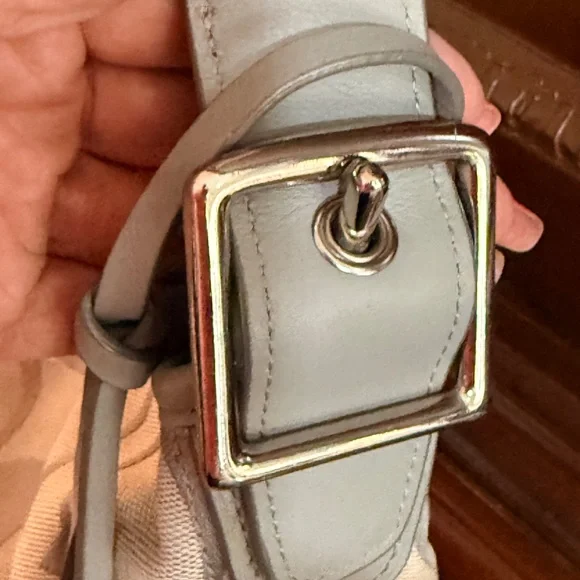 Coach EUC Gray Signature C’s Jacquard
canvas & leather Shoulder Bag - Picture 6 of 15